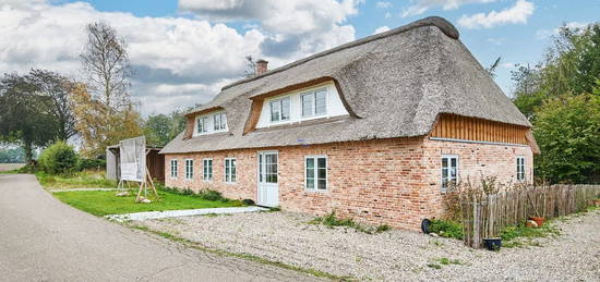 Wunderschön sanierte Bauernkate mit Naturgarten und herrlichem Blick auf die Felder