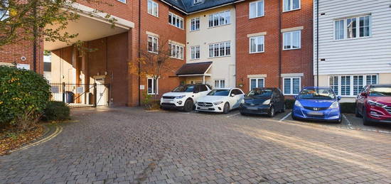 Flat for sale in Ongar Road, Brentwood CM15