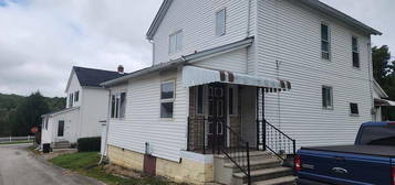 112 1st St, Acosta, PA 15520