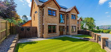 6 bedroom detached house for sale