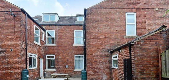 6 bed terraced house to rent