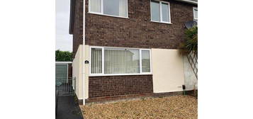 3 bed semi-detached house to rent