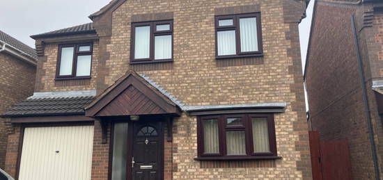 Detached house to rent in Honeysuckle Drive, Walsall WS5