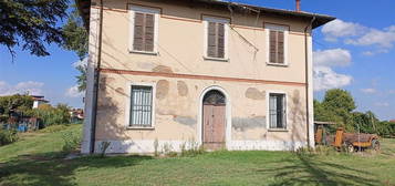 Casa indipendente in vendita in via Fiumazzo, 82