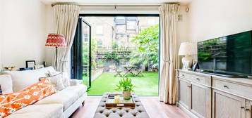 Flat for sale in Barnard Road, London SW11