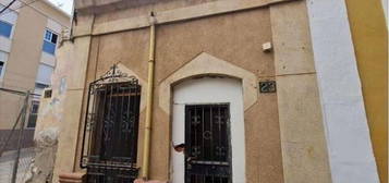 Casa en calle Cádiz, Esperanza - Quemadero, Almería