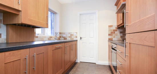 Flat to rent in Lonsdale Terrace, Jesmond, Newcastle Upon Tyne NE2