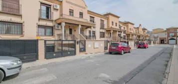 Casa adosada en calle de Blas Infante