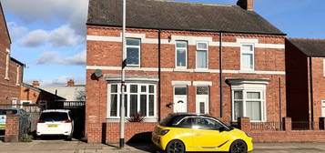 4 bed semi-detached house for sale