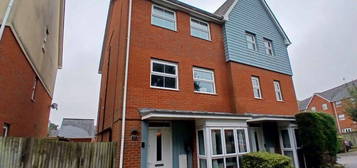 4 bed semi-detached house to rent