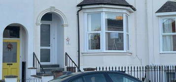 8 bed terraced house to rent