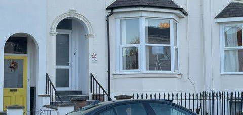 8 bed terraced house to rent