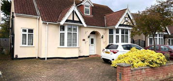 6 bedroom detached bungalow for sale