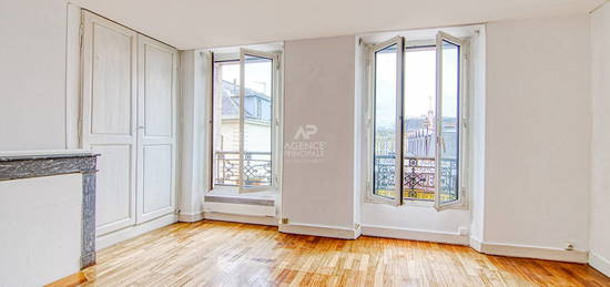 Versailles Notre-Dame Montbauron Appartement 5 pièces 96 m² au sol situé au 2ème et dernier étage avec cave