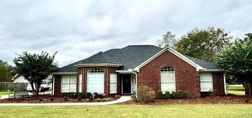 521 Lake Dr, Tupelo, MS 38801