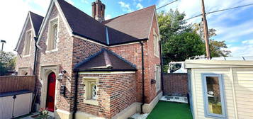 2 bed semi-detached house for sale