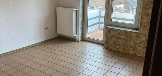 Schöne neu renovierte 2 Zimmer Wohnung mit Balkon