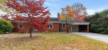 303 303b Overlook Dr, Blacksburg, VA 24060