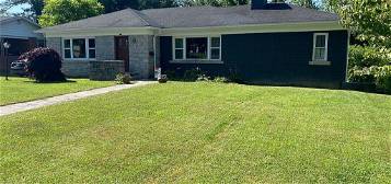 814 5th Ave W, Hendersonville, NC 28739