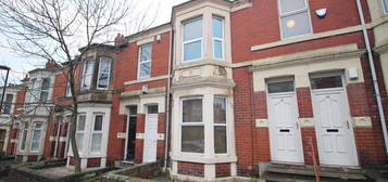 Flat to rent in Grosvenor Gardens, Jesmond Vale, Newcastle Upon Tyne NE2