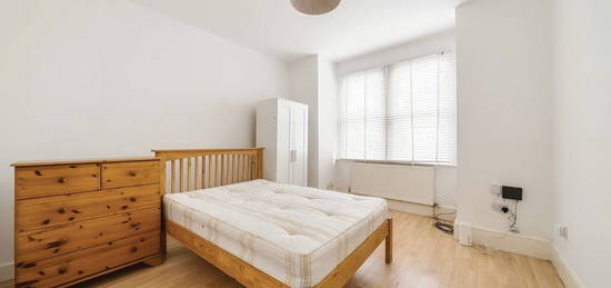 Studio to rent in Ranelagh Road, London N22