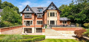 6 bedroom detached house for sale