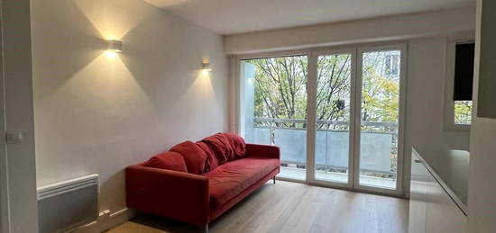 Studio meublé  à louer, 1 pièce, 28 m², Étage 2/–