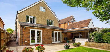 5 bedroom detached house to rent