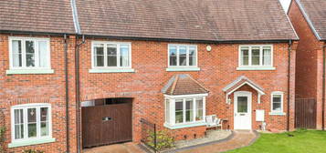 5 bedroom link detached house for sale