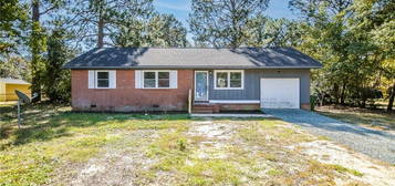 6037 Lexington Dr, Hope Mills, NC 28348