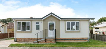 2 bed mobile/park home for sale