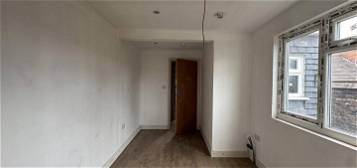 Room to rent in Grays Road, Slough SL1