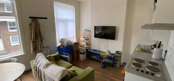 2 bed flat to rent