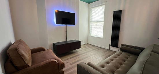 End terrace house to rent in Leopold Road, Kensington L7