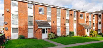 Flat for sale in Clyfton Close, Wormley, Broxbourne EN10