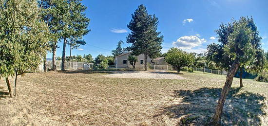 Deux habitations sur un terrain de 1835 m2