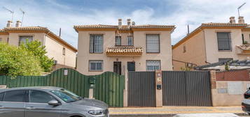 Casa adosada en venta en Ángel Casas, Jun