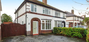 3 bed semi-detached house for sale