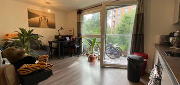 Flat to rent in Naomi Street, London SE8