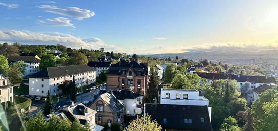 Hochwertig möblierte 2-Zimmer-Wohnung mit spektakulärem Blick über Wiesbaden