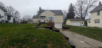 8 29th St SW, Barberton, OH 44203