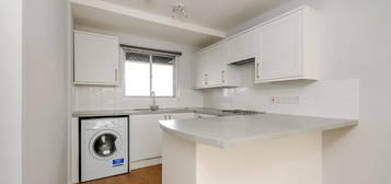 Flat to rent in Upper Richmond Road, London SW15