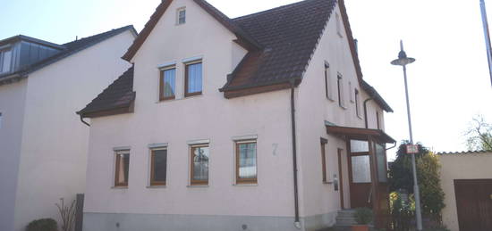 1 bis 2 Familienhaus mit 7 Zi.  Garten und Garage