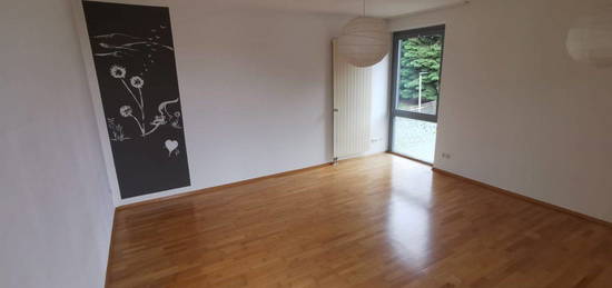 NEU ansprechende Mietwohnung/ Flächen Büro/ Gewerbe, 34m²