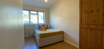 Room to rent in Lane End Road, High Wycombe HP12