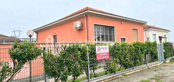 Villa unifamiliare Strada Carignano, 57, Mercato - Santa Maria, Moncalieri