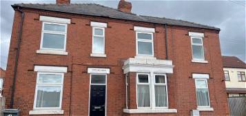 Flat to rent in Portland Road, Ilkeston, Derbyshire DE7