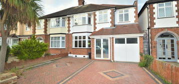 4 bedroom semi-detached house to rent