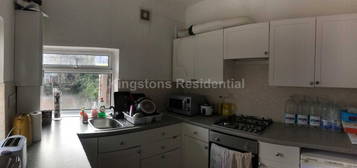 4 bed terraced house to rent