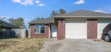 214 E Southern Trace St, Rogers, AR 72758